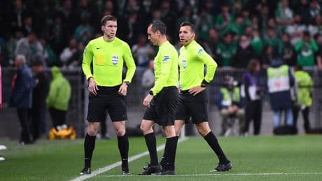 Ligue 1 : Saint-Étienne écope du retrait d’un point avec sursis après l'interruption du derby contre Lyon