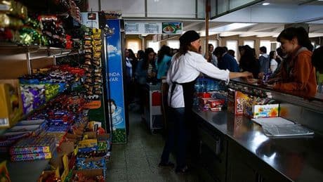 Bir poğaça 25, bir tost 85 lira: Öğrenciler okul kantininden eli boş dönüyor