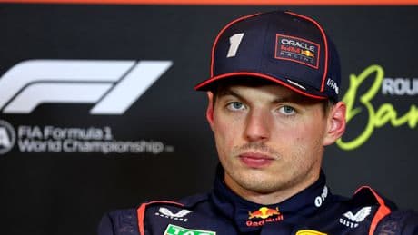 Verstappen si pente per il contatto con Russell: «Manovra inopportuna». Ed ora rischia di saltare un GP. Ecco perché