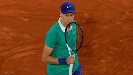 Roland Garros, Sinner vince con Djokovic: è finale con Alcaraz