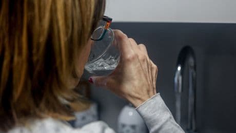 Los datos confirman que el agua de Madrid es la mejor de España: la región con menor consumo de agua embotellada