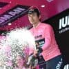 Roglic grijpt roze leiderstrui in Giro na secondespel in tijdrit, Van Aert stelt teleur