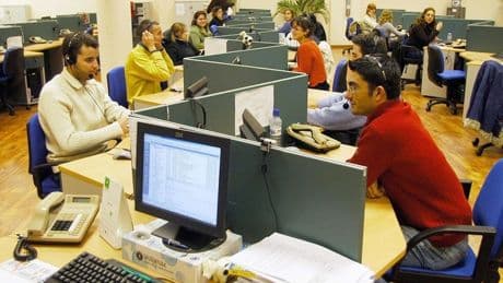 El Gobierno crea un servicio telefónico para el más de un millón de personas con sordera