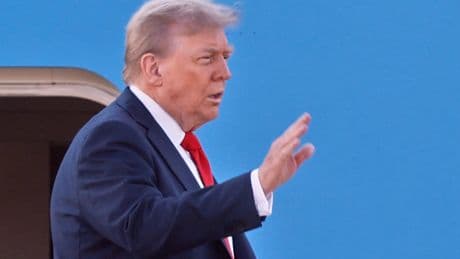 Trump dice que Zelenski puede acabar la guerra "casi de inmediato" si se olvida de Crimea y de la OTAN