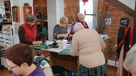 Comercios que ofrecen talleres artesanales: así sobreviven los negocios del Casco Viejo de Bilbao