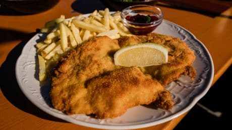 Airfryer-Trick für saftige Schnitzel: So bleibt es länger richtig lecker