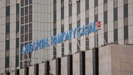 El Hospital Ramón y Cajal realiza el primer implante de prótesis valvular mitral percutánea en España