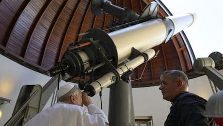 „Universum könnte vor Leben wimmeln“, sagt der Astronom des Papstes
