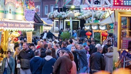 Vom 7. bis 10. Juni in Geldern
: „Höchster Leuchtturm Europas“ – das sind die Attraktionen der Pfingstkirmes 2025