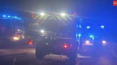 El primer gran incendio del verano en Madrid obliga a desalojar dos urbanizaciones y confinar otra en Villa del Prado