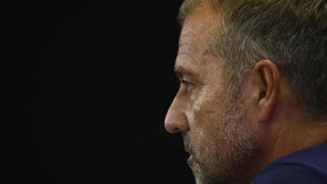 Flick admite que "no estoy contento" con las inscripciones, aunque afirma que "confío en el club"