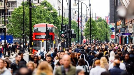 When is traffic banned on London’s Oxford Street?