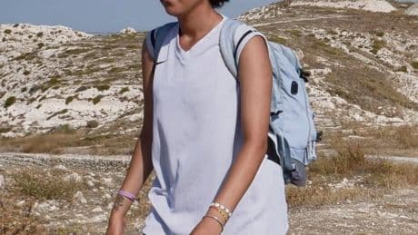 À pied de Nice à Paris, le défi solidaire de Yasmine Abidellaoui pour soutenir la lutte contre le cancer