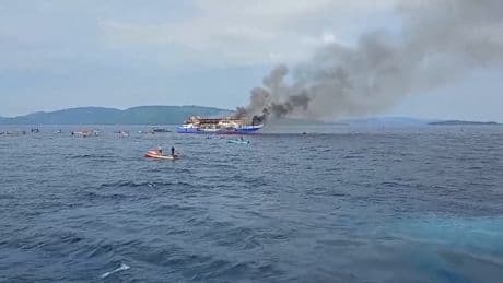 Indonésie: au moins cinq morts dans l'incendie d'un ferry, près de 300 personnes secourues