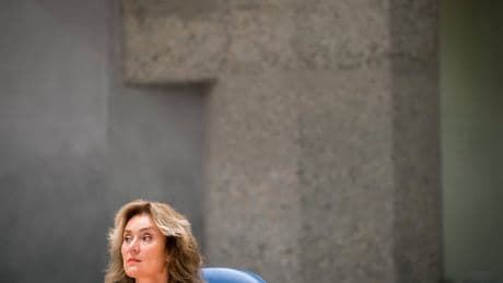 Persvoorlichter vrijgesproken van lekken over onderzoek naar oud-Kamervoorzitter Arib
