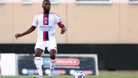 Mercato : le défenseur Clinton Mata prolonge le plaisir à l’OL jusqu'en 2028