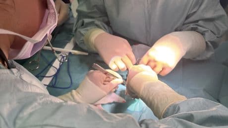 La carrera de obstáculos de un bebé prematuro operado del corazón en pleno apagón eléctrico nacional