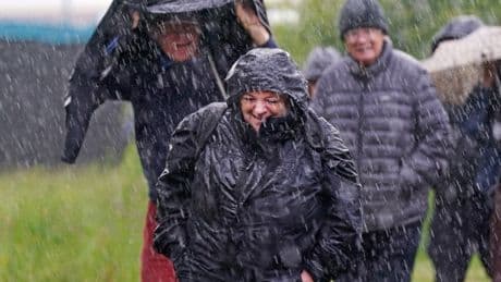 Gusts of 40mph set to hit UK this weekend before temperatures rise to 23C