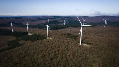 "180 millions d'euros qui s'envolent chaque jour": les parlementaires incités à accélérer l'électrification de la France