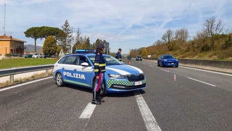 Van con a bordo turisti tedeschi esce di strada nel ferrarese, cinque feriti