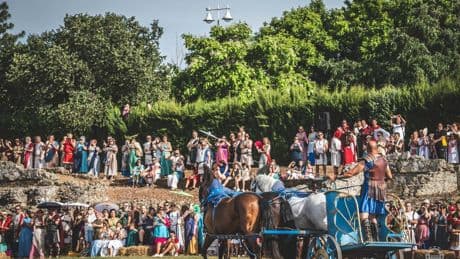El momento idóneo para vivir el anfiteatro de Mérida: vuelven las carreras de cuádrigas romanas