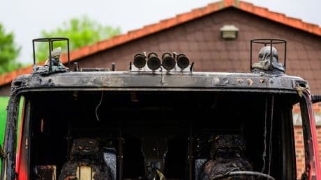 Brände: Feuerwehrfahrzeug brennt bei Lüneburg