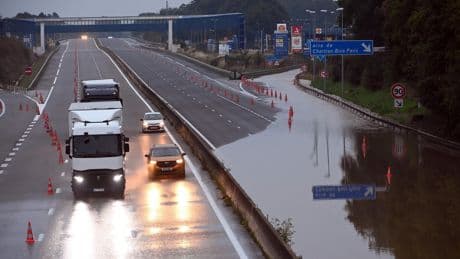 Weer slaat om na hittegolf: noodweer, overstromingen en doden in Frankrijk