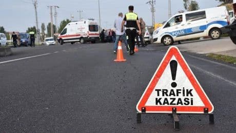 Trafikte facia: Direksiyon başında nefes borusuna ekmek kaçan sürücü öldü