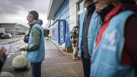 Que se cache-t-il derrière la promotion incessante de la vertu et de l’intérêt général ? Entretien avec les auteurs de « Decathlon ou les tactiques de la vertu »