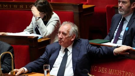 L’Assemblée nationale repousse largement une motion de censure insoumise contre François Bayrou