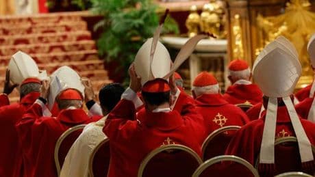 Conclave, mediazione tra i cardinali: sei cordate per sei nomi. Ecco i favoriti (mentre continuano i veleni su Parolin)