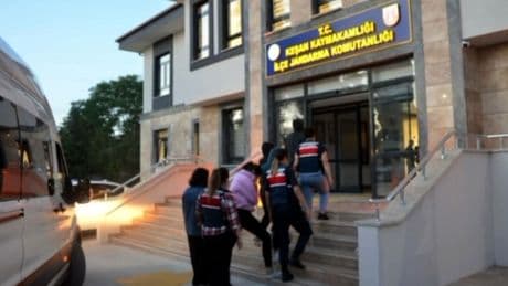 Edirne'de fuhuş operasyonunda 11 kadın kurtarıldı
