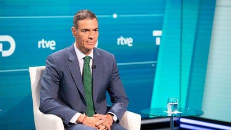 Sánchez se enreda con sus argumentos sobre los Presupuestos y quita presión a sus socios para aprobarlos