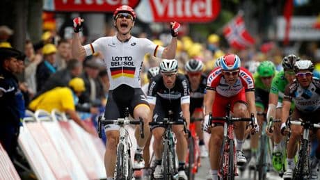 Rad-Show auf dem Flugfeld - BikeNavy-Spektakel mit Greipel & Co.