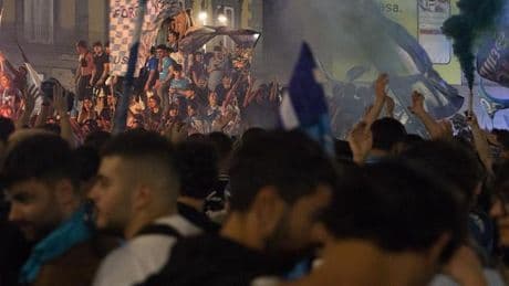 Napoli’nin şampiyonluk kutlamalarında en az 39 kişi yaralandı