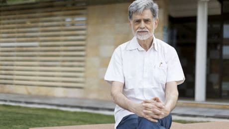 Carlos González, pediatra, sobre criar a los nietos: "Los abuelos piensan malcriarlos todo lo que haga falta"