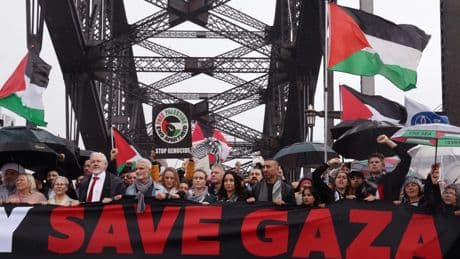 Julian Assange parmi des dizaines des milliers de manifestants pro-palestiniens à Sydney