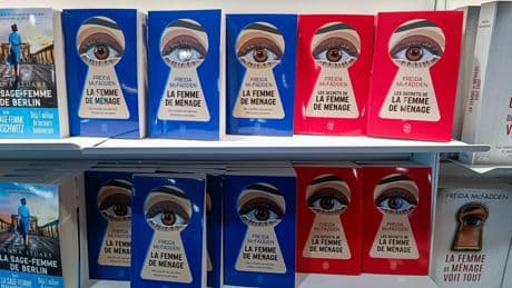 Sortie de « La Prof » : comment Freida McFadden s’est imposée comme un phénomène de l’édition