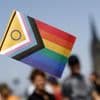 Entscheidung des Verwaltungsgerichts: „Progress-Pride“-Regenbogenflagge darf in Hort einer Berliner Grundschule hängen bleiben