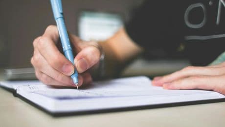 Ni crucigramas ni leer: la actividad que los mayores de 60 años deberían hacer cada día, según los expertos