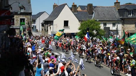 EN DIRECT - Tour de France : toujours pas d’échappée, un sprint massif attend les coureurs à Laval