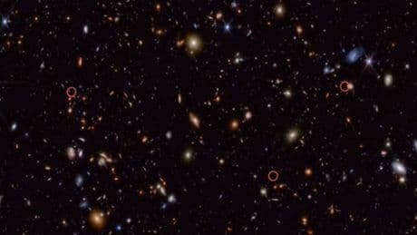 Rätselhafte Lichtpunkte im All: Neue Studie stellt Galaxien-Theorie infrage