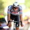 Live Tour | Van der Poel ook in zware bergrit in de aanval, grote kopgroep vooruit