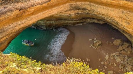 Asómate a las cuevas del Algarve