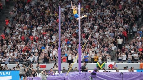 Toujours plus haut : Armand Duplantis passe 6,30 m à la perche et bat (encore) le record du monde