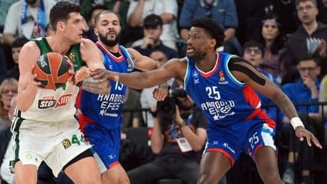 Anadolu Efes evinde Panathinaikos'u durduramadı! Seride geriye düştük...