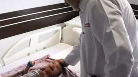 2 yaşındaki çocuğa yanağından alınan yamayla idrar kanalı oluşturuldu