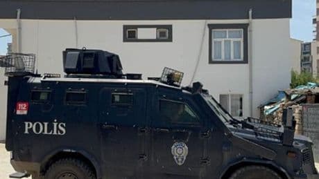 Babasını çekiçle ağır yaraladı!