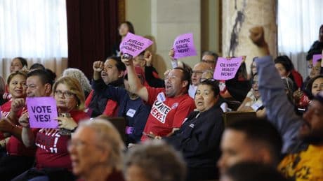 L.A. council backs $30 minimum wage for hotels, despite warnings from tourism industry