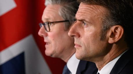 Macron au Royaume-Uni : Paris et Londres s’accordent sur un projet d’échange de migrants